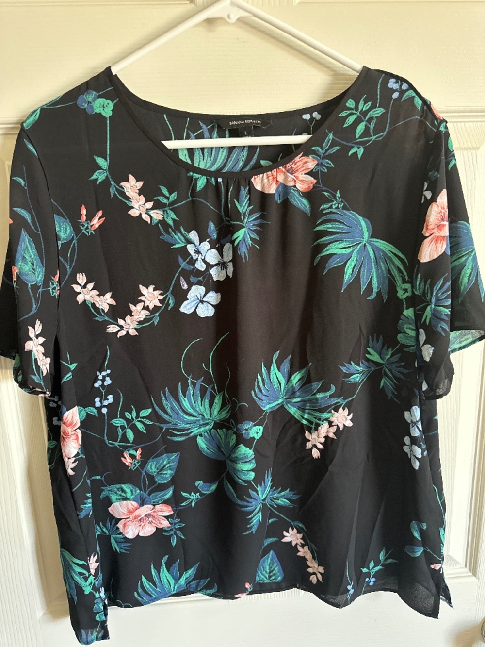 Banana Republic floral top black worn once.